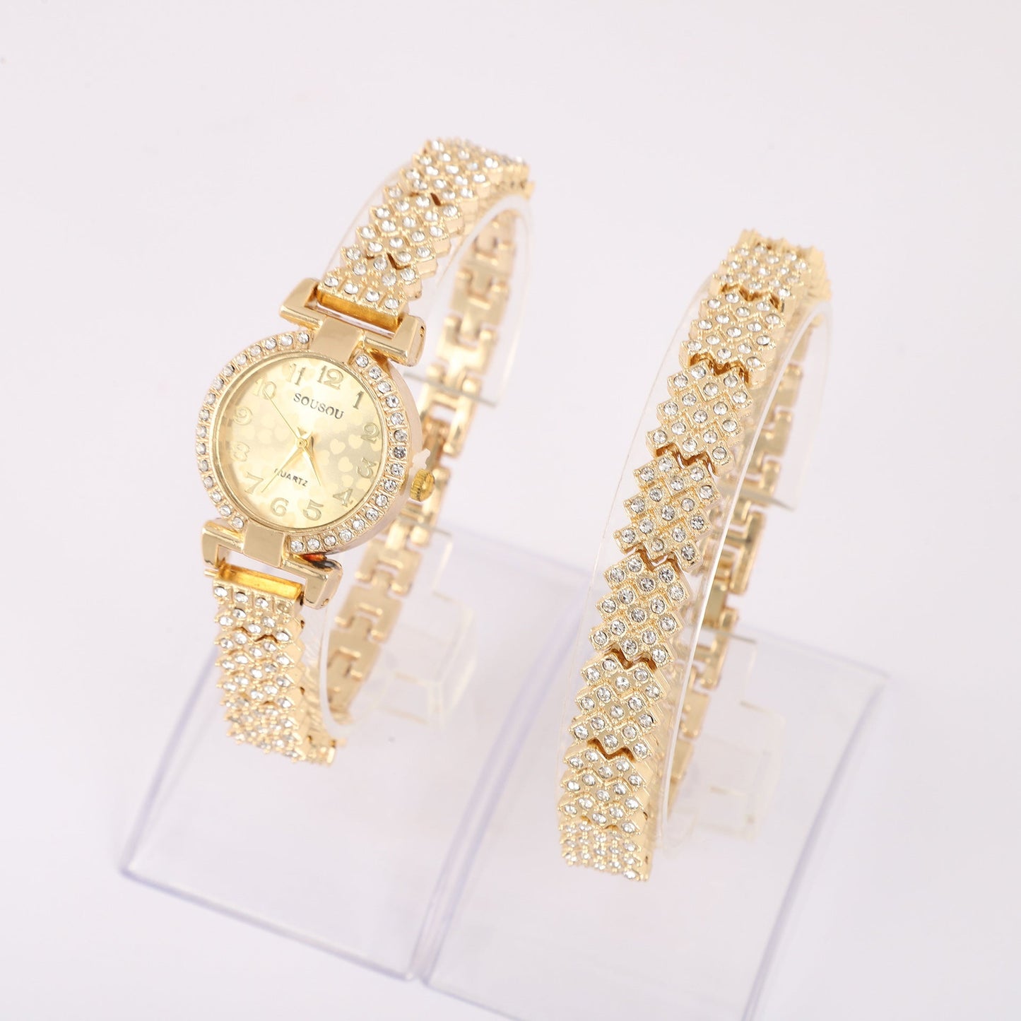 Trendy Women's Alloy Watch – Fashionable Round Dial Quartz Timepiece