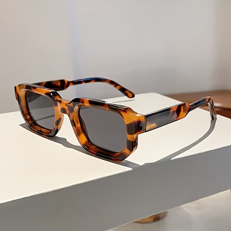 Men’s Retro Square Frame Glasses – Stylish Eyewear