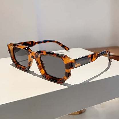 Men’s Retro Square Frame Glasses – Stylish Eyewear