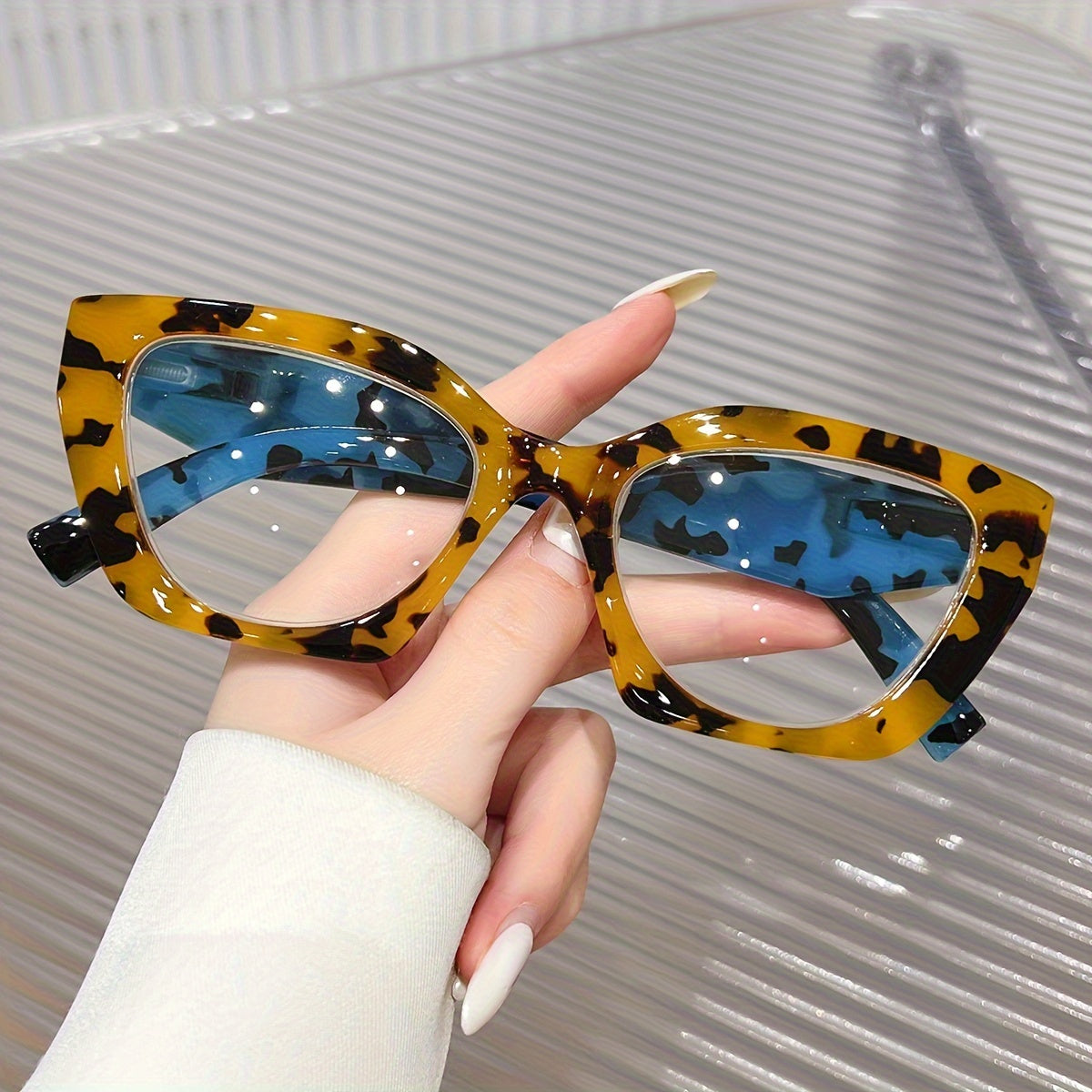 Stylish Vintage Cat Eye Reading Glasses – Retro Charm & Modern Protection