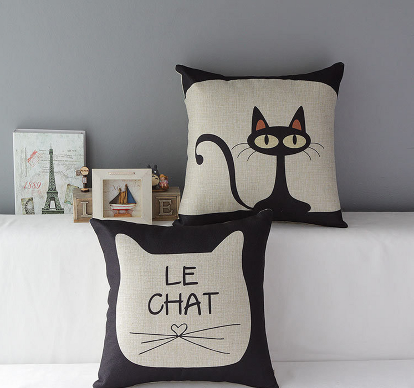 Le Chat Toss Cat Pillow Cover